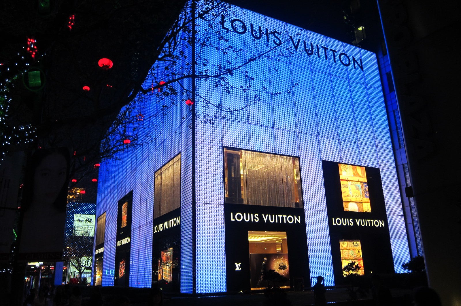 Architectural Glass Design for Louis Vuitton, Beijing China